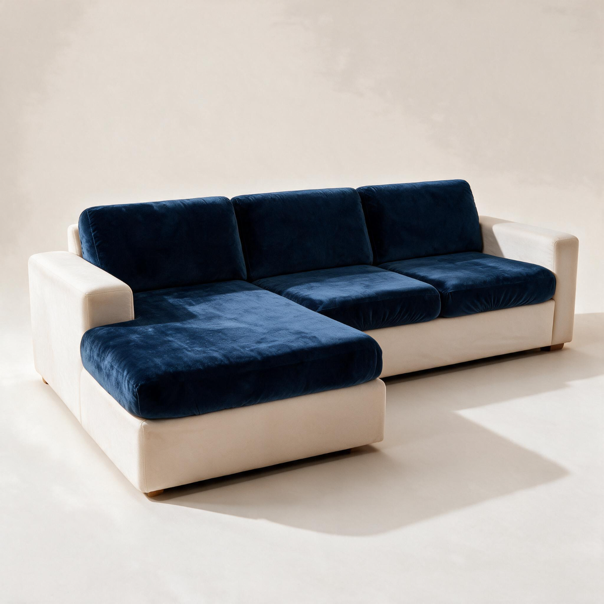 Housse de coussin de canapé Velours · Bleu marine · Extensible — Vue du canapé d’angle