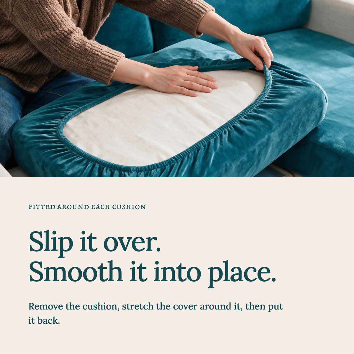 Housse de coussin de canapé Velours · Bleu lagon · Extensible — Enfilez la housse et lissez le tissu