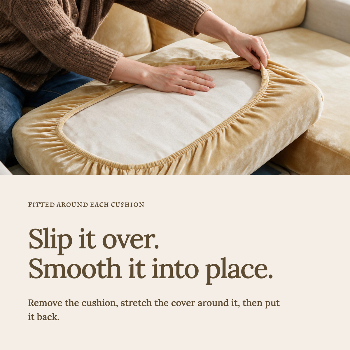 Housse de coussin de canapé Velours · Beige · Extensible — Enfilez la housse et lissez le tissu