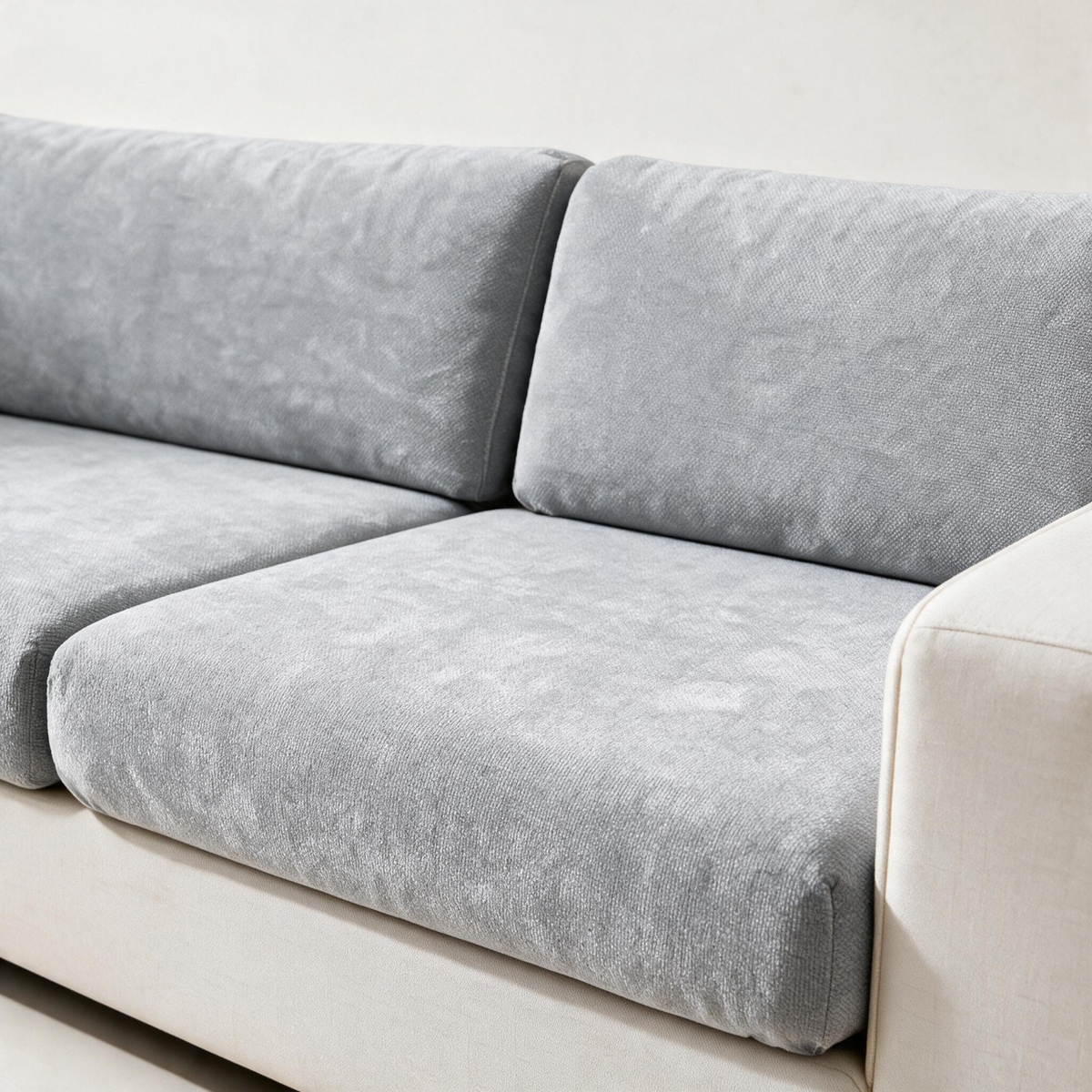 Housse de coussin de canapé Luma · Gris clair · Extensible — Détail du tissu chenille