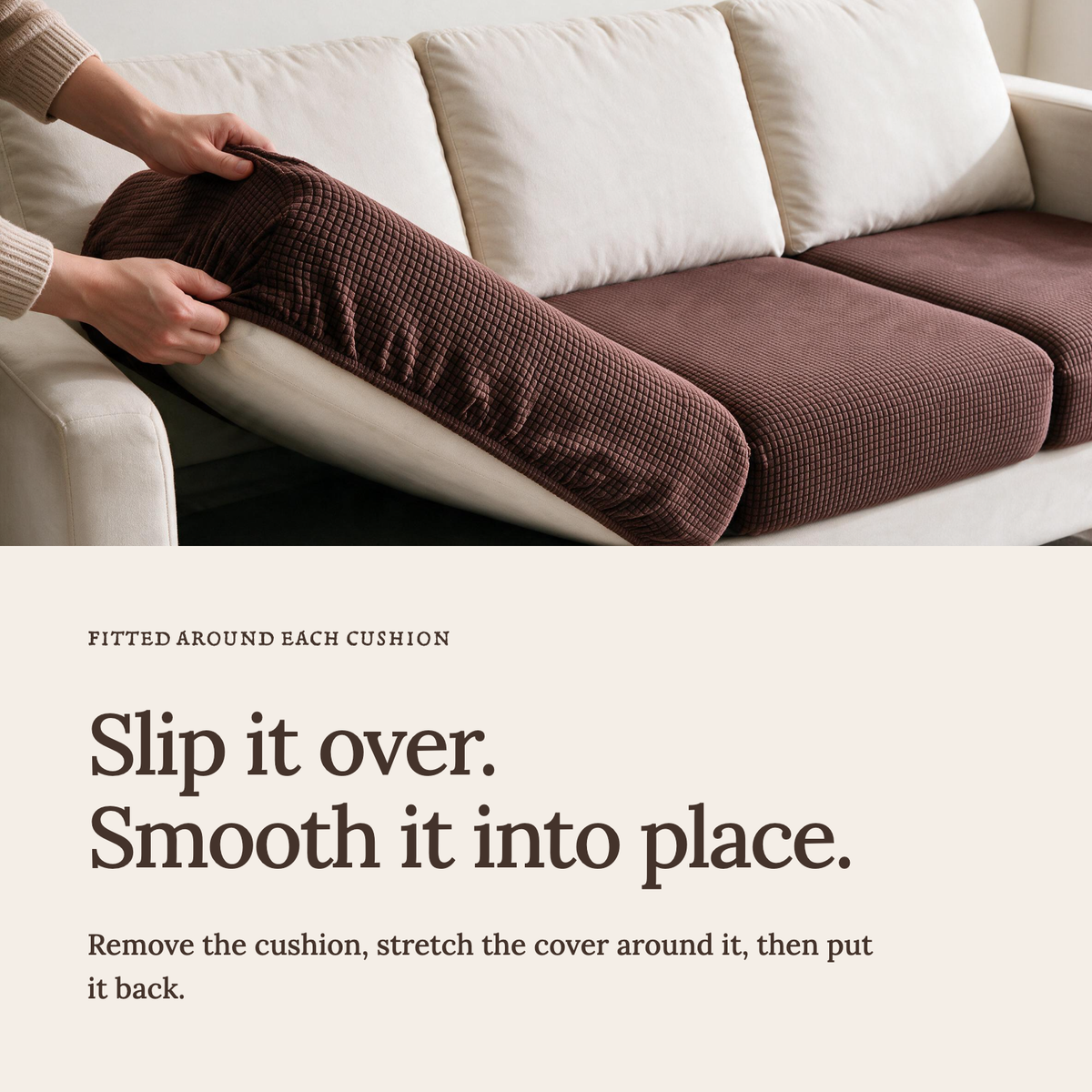 Housse de coussin de canapé Jacquard · Chocolat · Extensible — Enfilez la housse et lissez le tissu