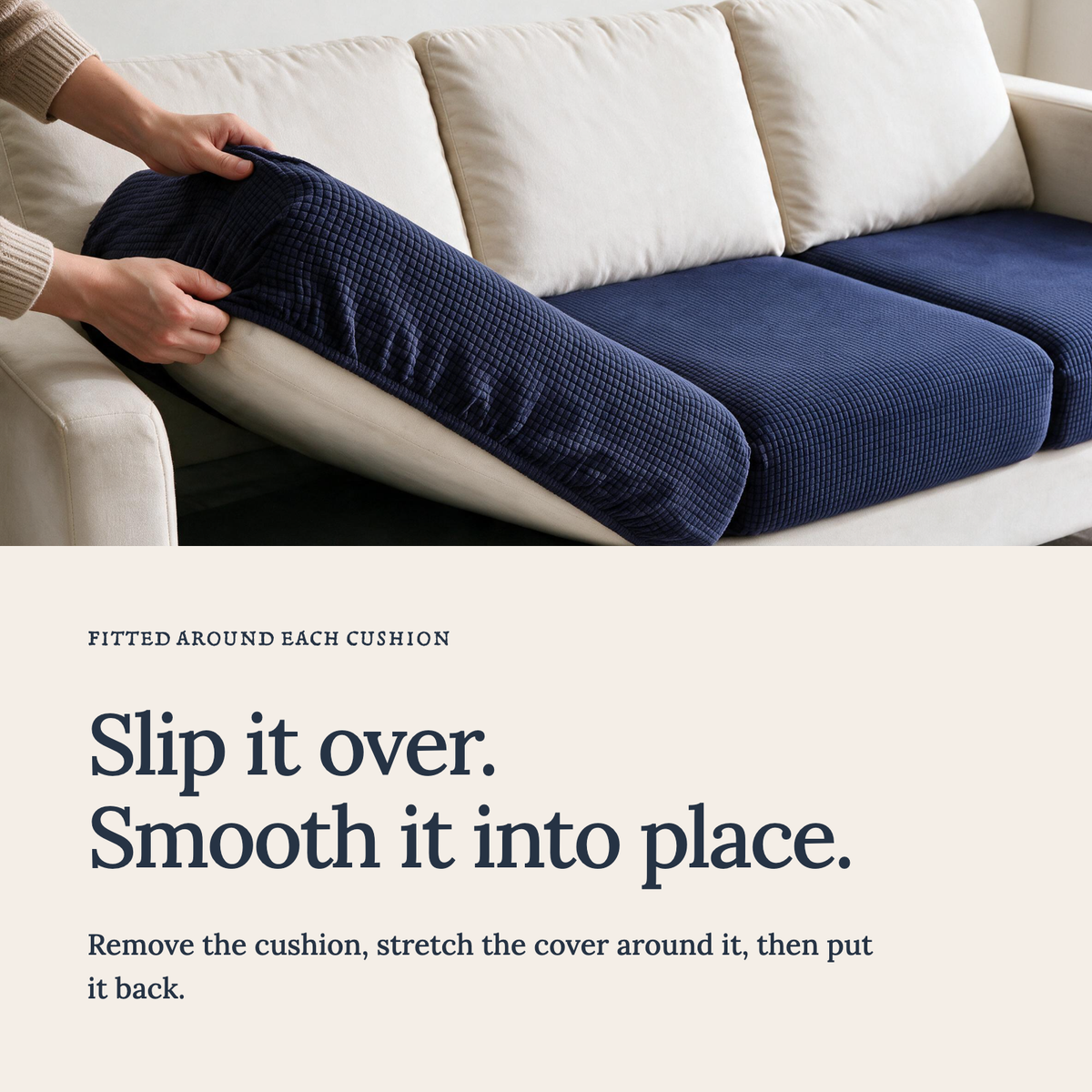 Housse de coussin de canapé Jacquard · Bleu marine · Extensible — Enfilez la housse et lissez le tissu