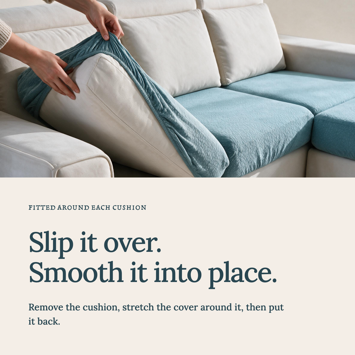 Housse de coussin de canapé Imperméable · Bleu ciel — Enfilez la housse et lissez le tissu