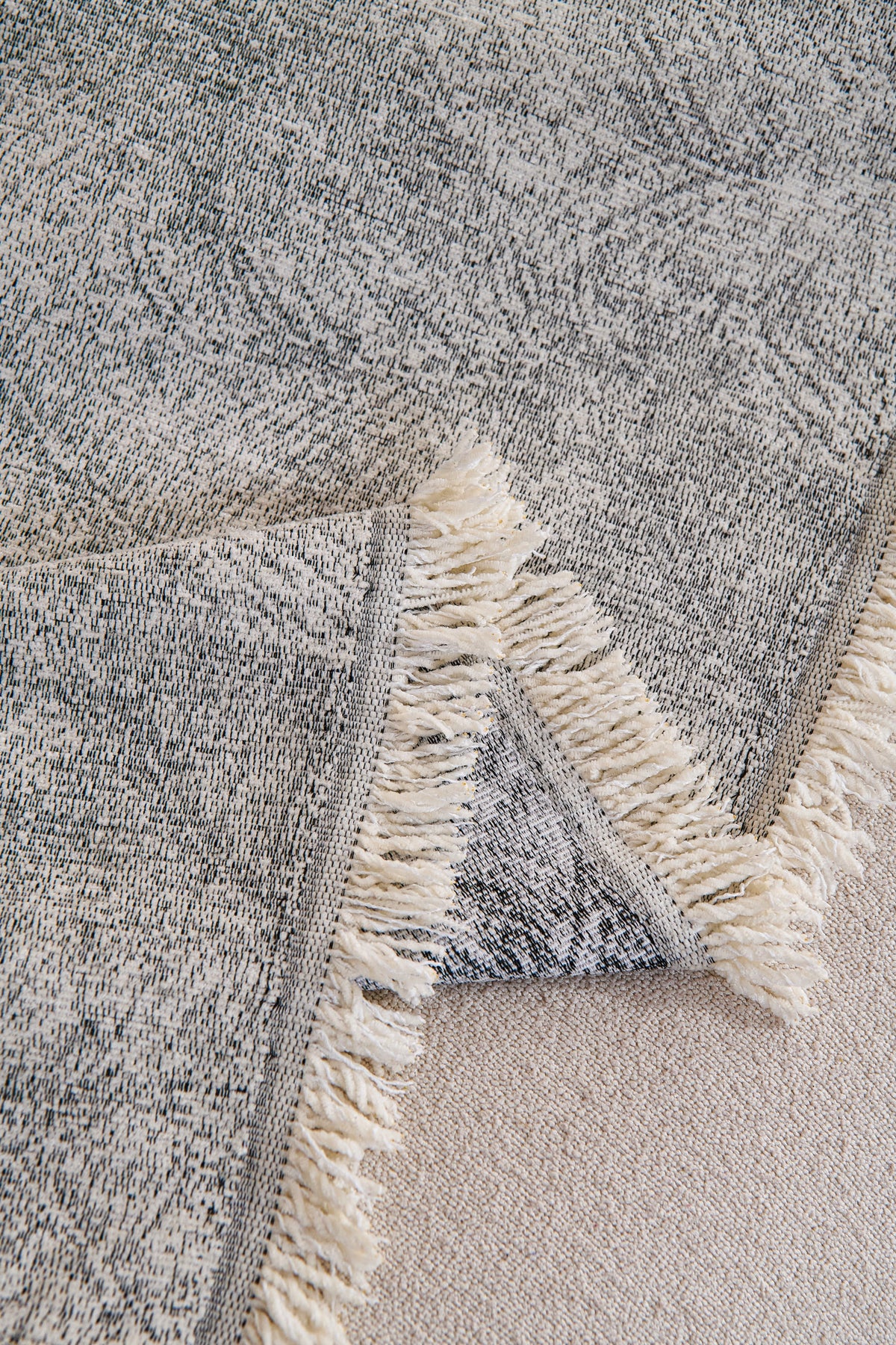Plaid Mistara · Gris perle (vue 7)