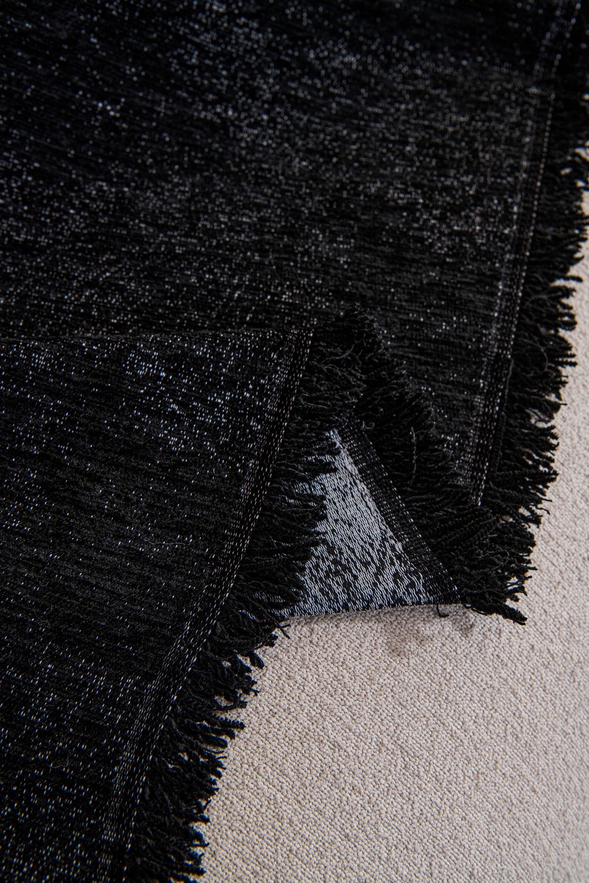 Plaid Mistara · Noir intense (vue 7)
