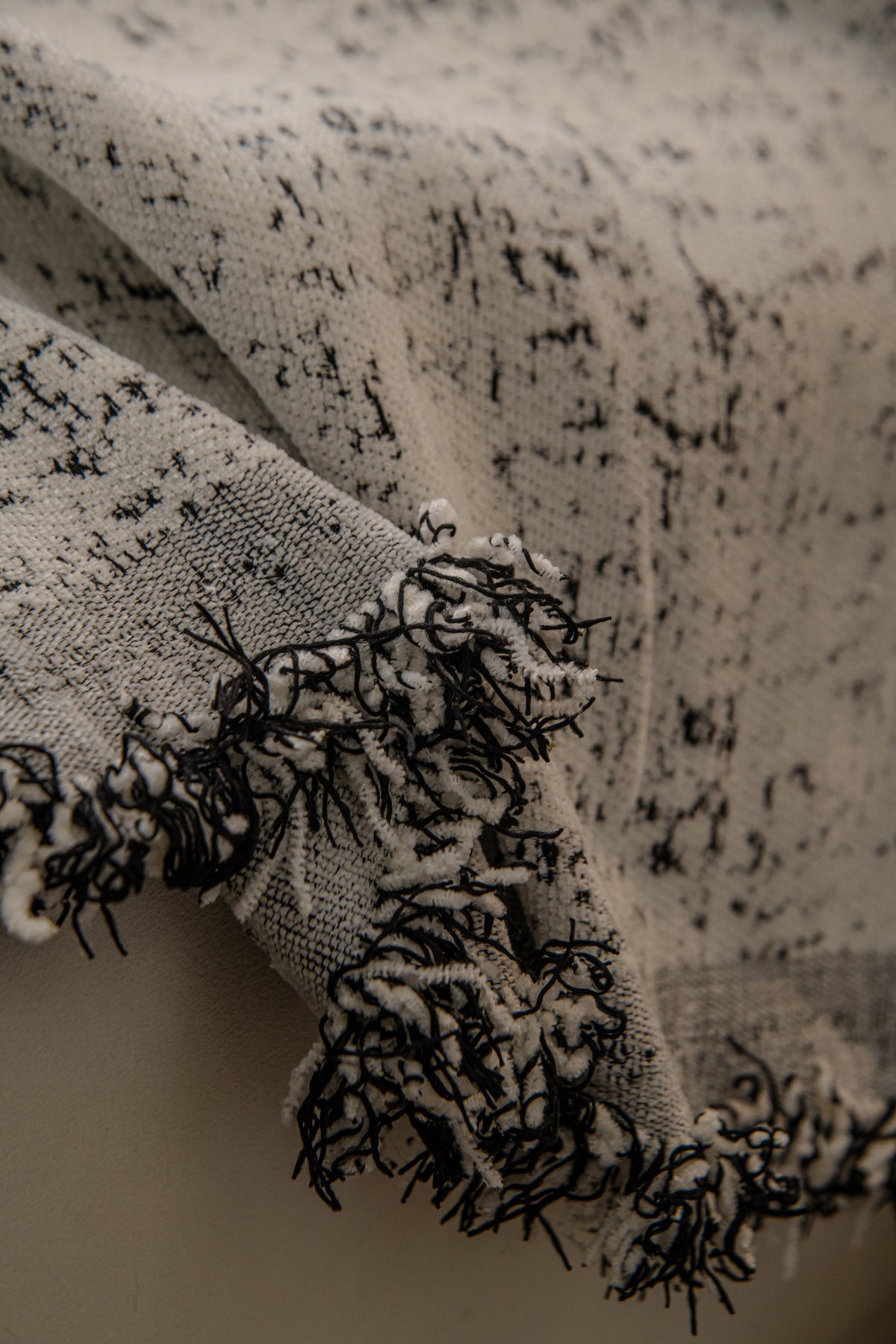 Jeté de canapé Oriona · Noir intense (vue 4)