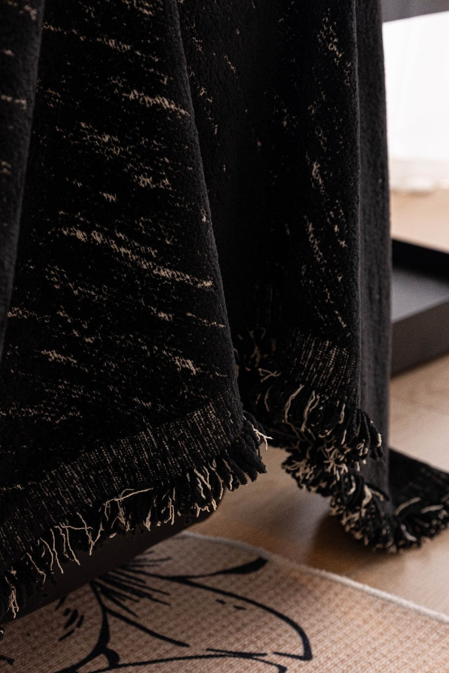 Plaid Velmora · Noir intense (vue 3)